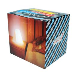 Die Book Rest Nachttischlampe ist eine originelle Lampe mit einem Buch als Schirm