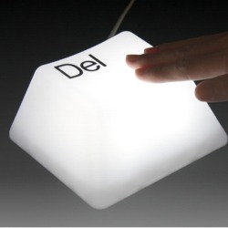 Bei MegaGadgets ist die Keypress Light als DEL oder ESC Lampe erh&auml;ltlich.