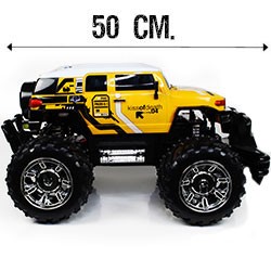 Der ferngesteuerte Monstertruck hat einen Ma&szlig;stab von 1:8.