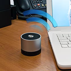 Mit dem Mini Bluetooth Lautsprecher kannst du &uuml;berall Musik h&ouml;ren.
