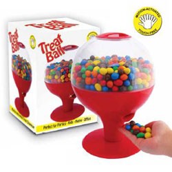 Halte einfach deine Hand unter den Treatball S&uuml;&szlig;igkeitenspender und die S&uuml;&szlig;igkeiten fallen in deine Hand.
