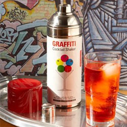 Stylischer Cocktail Shaker in Form einer Spraydose