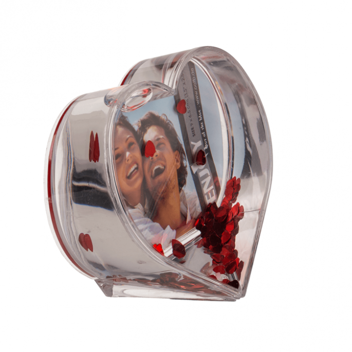 Laat je liefde sprankelen met deze magische Waterbol - perfect voor Valentijnsdag!