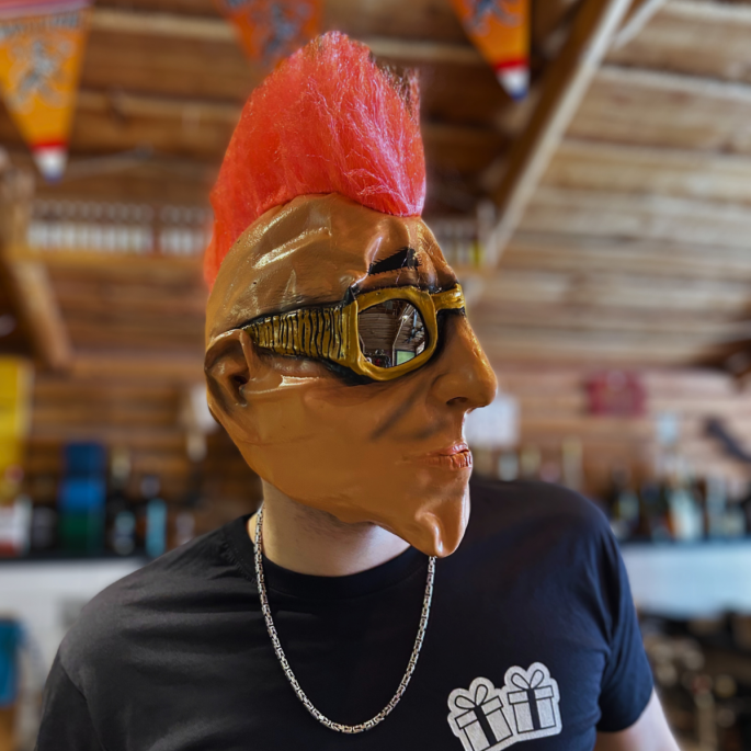 Masker Man met Zonnebril en Hanekam - Punk Stijl