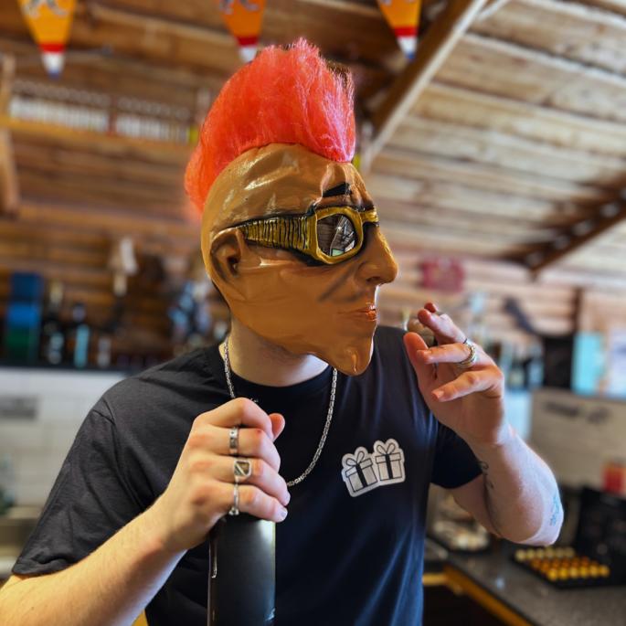 Masker Man met Zonnebril en Hanekam - Punk Stijl