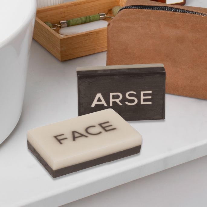 zeep met gezicht en kont kant