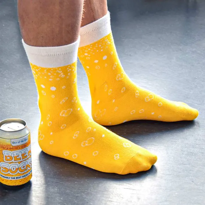 Dobbel cadeautje voor 5 euro Bier Sokken verpakt in een blikje, leuk cadeau voor vader, broer of man.