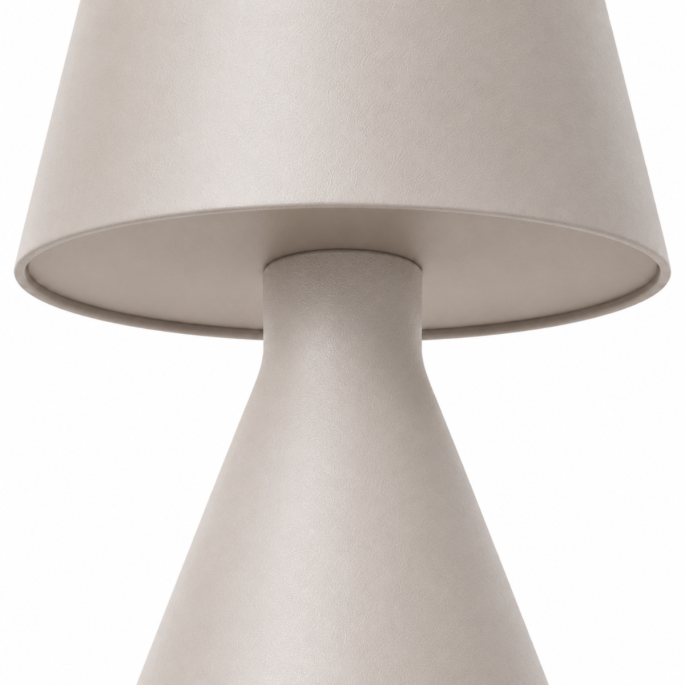 Close-up van de onderzijde van de kap en de overgang naar de voet van de Cozy Maison taupe tafellamp.