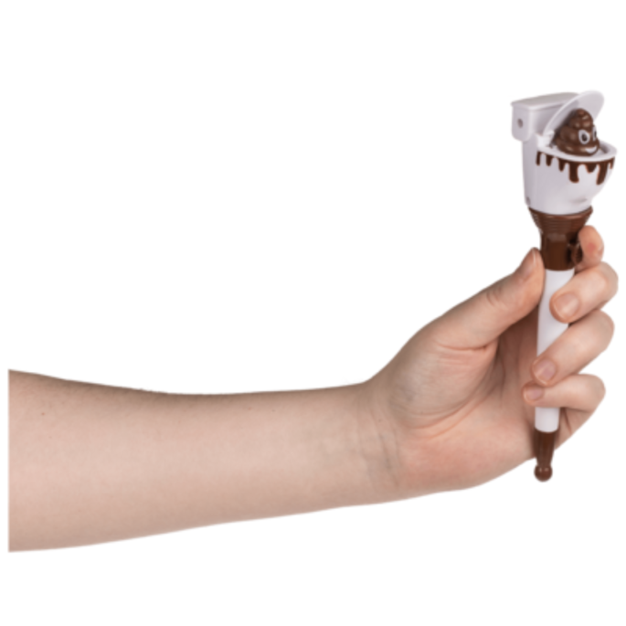 Close-up van een hand die de grappige witte pen met bruine toilet- en drol-dop vasthoudt.