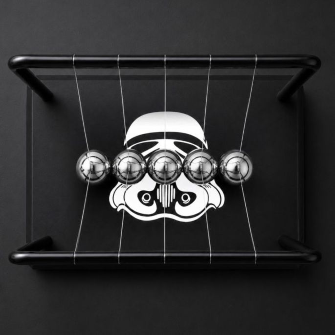 Stormtrooper Newton’s Cradle - 5 Lasergegraveerde Metalen Ballen
