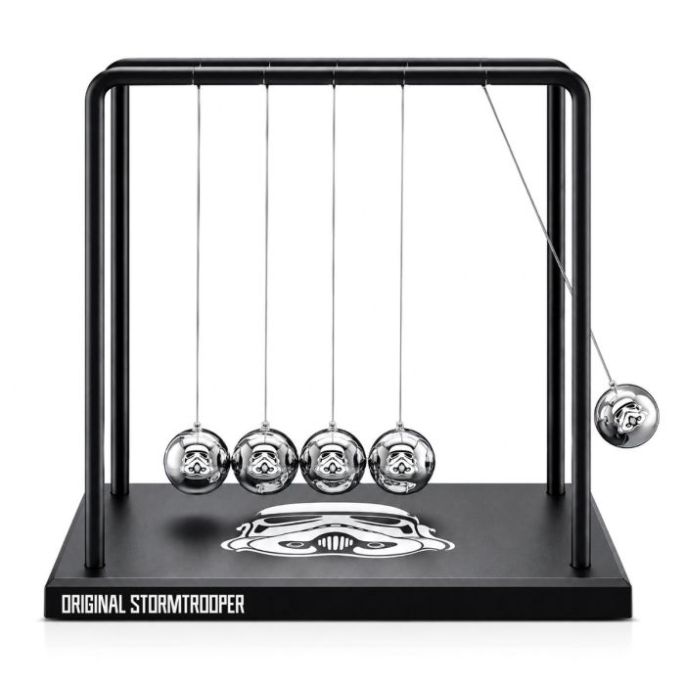 Stormtrooper Newton’s Cradle - 5 Lasergegraveerde Metalen Ballen