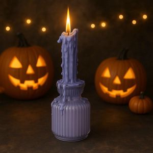 Donkerpaarse drip kaarsenvoor halloween