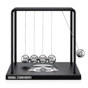 Stormtrooper Newton’s Cradle - 5 Lasergegraveerde Metalen Ballen
