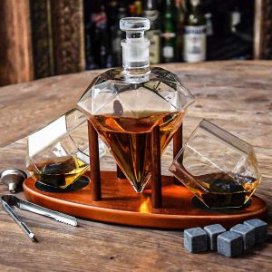 Diamant Whiskey Decanter - Deluxe Uitvoering - Houten Plateau - Incl. Whiskey Glazen, Whiskey Stones, Trechter en Ijstang - Complete Whiskey Set 