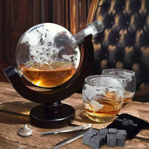 Globe Whiskey Decanter - Standaard Versie - 0.9L - Incl. 2 Whiskey Glazen, Whiskey Stones en Luxe Kist - Whiskey Karaf