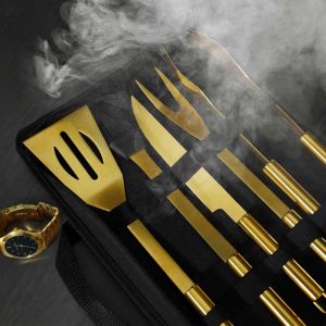 Gouden BBQ Tools - Miljonair Barbecue Accessoire Set - 5 Delige BBQ set - Incl. Meegeleverde Tas - Straalt Luxe Uit - Hoge Kwaliteit Gouden BBQ Gereedschap Set