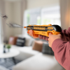 Bug-a-salt-gun Oranje Vliegenmepper Sfeerfoto Actiefoto