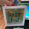 Witte spaarpot - Doorzichtig - Tekst 'Holiday Fund' & Wereldkaart op de achtergrond - 