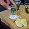 Tequila Decanter Set – Complete Set – Incl. 4 Shotglazen en Houten Plateau - 840 ml - Tequila Karaf