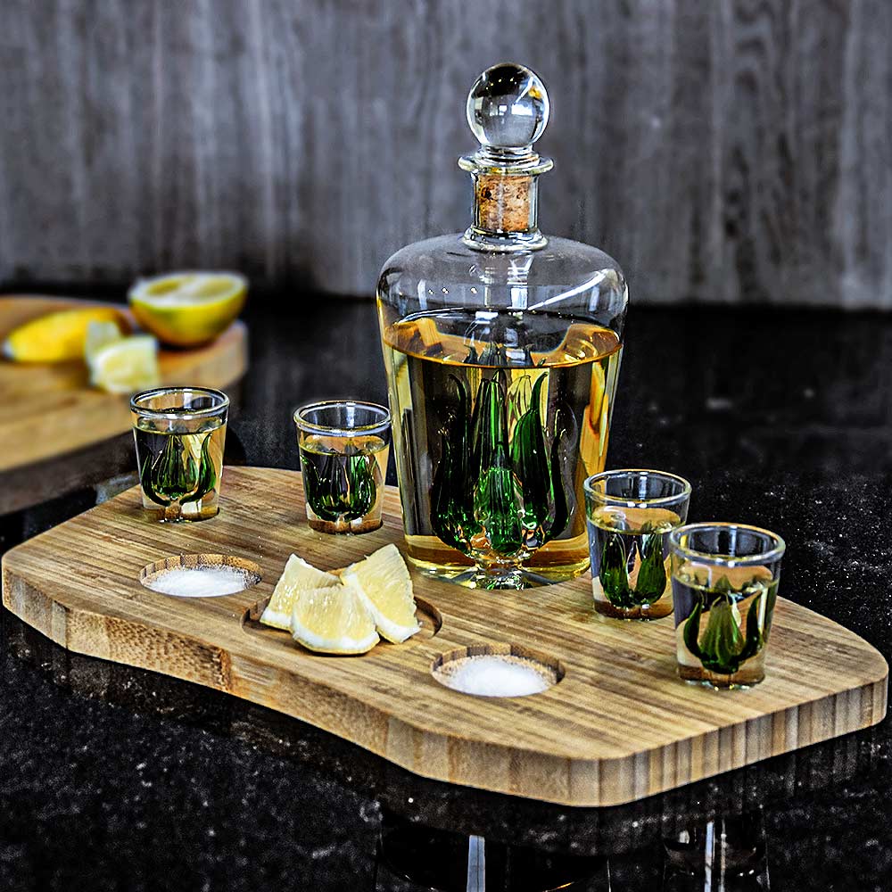 Tequila Decanter Set Complete Set Incl. 4 Shotglazen en Houten Plateau 840 ml Tequila Karaf