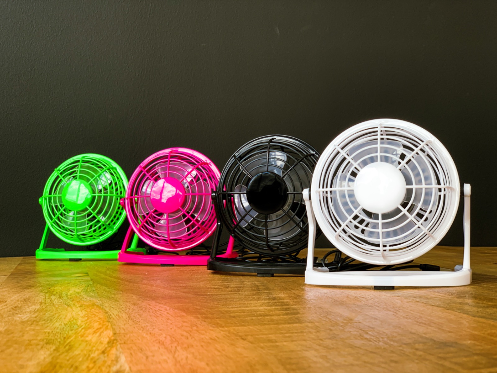 Desktop ventilator met USB kabel - Verschillende kleuren - Compact formaat 