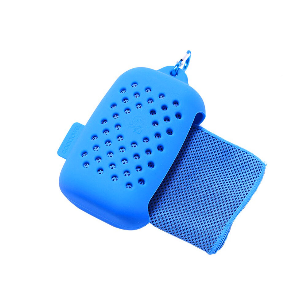 Sporthanddoek – met Siliconen Houder | MegaGadgets Met deze Sporthanddoek – met Siliconen Houder ben je altijd snel droog!