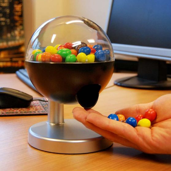 Candy Dispenser met touch sensor | MegaGadgets