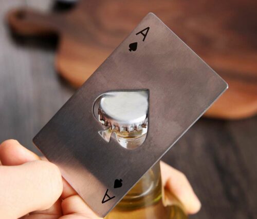 Open je bier in stijl met de Schoppen Aas Flesopener!