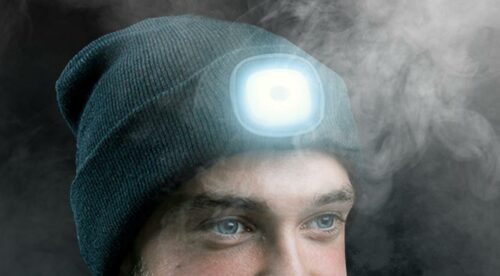 Licht in de duisternis met de muts met Led Verlichting Licht in de duisternis met de muts met Led Verlichting