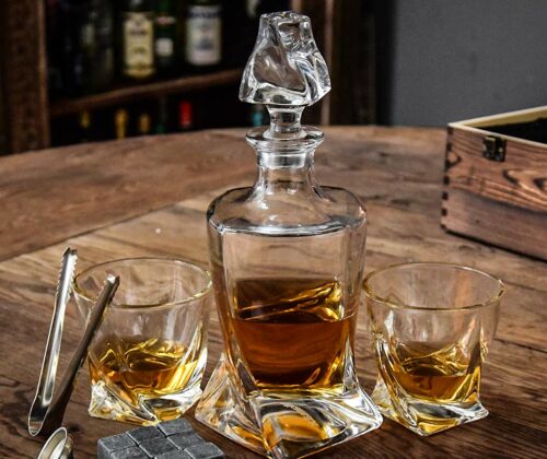 Ontdek de magie van whiskey met de Twisted Whiskey Decanter